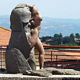 Norbello-La statua della donna dopo gli atti di vandalismo prima dell’ultimo restauro