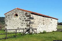 Norbello-Domusnovas Canales: retro della chiesa campestre di San Giuliano