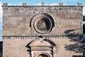 Nughedu Santa Vittoria: chiesa di San Giacomo Apostolo: parte alta della facciata con il rosone