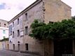 Nuoro: la casa natale di Grazia Deledda che ospita il Museo Deleddiano fotografata qualche anno fa quando era esposto il grande manifesto illustrativo