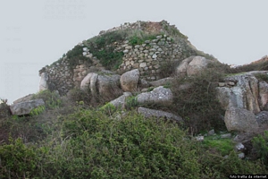 Nuoro-resti del nuraghe Nurdole