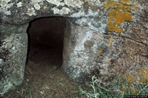 Nuoro-La prima domus de janas della necropoli Piras