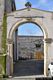 nuragus: chiesa parrocchiale di Santa Maria Maddalena: arco di accesso alla piazza