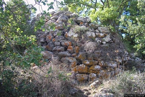 Nurri-Resti della torre principale del nuraghe Gurti Aqua