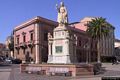 Oristano-La statua della giudicessa Eleonora d’Arborea Oristano-La statua della giudicessa Eleonora d’Arborea