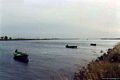 Lo stagno di Cabras: canale Scolmatore dello stagno di Cabras che sbocca vicino al porticciolo turistico di Oristano