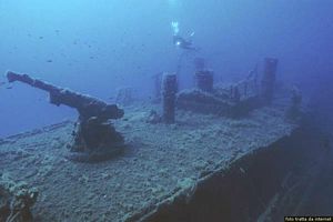 Orosei-Foto che mostra il relitto del mezzo da sbarco tedesco KT12