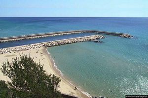 Orosei-Molo al termine della spiaggia di Osalla