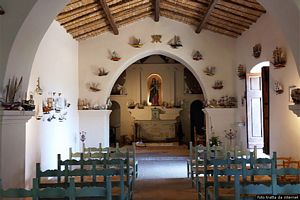 Orosei-Chiesa di Santa Maria 'e Mare: interno verso il presbiterio