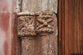 Ruinas-Chiesa parrocchiale di San Giorgio Martire: decorazioni al lati del portale