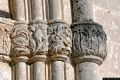 Samassi: chiesa parrocchiale della Beata Vergine di Monserrat: decorazioni sulle colonne accanto al portale