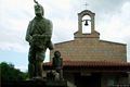 Samassi: chiesa campestre di Sant’Isidoro Agricoltore: la statua del Santo davanti alla facciata