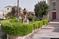 San Gavino Monreale-chiesa parrocchiale di Santa Teresa di Gesù Bambino: la statua di Padre Pio nella piazza antistante