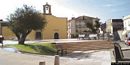 Sanluri: veduta della piazza con la chiesa di San Pietro Apostolo