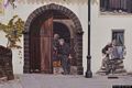 San Nicolò d’Arcidano-Piazza Roma: il murale sopra un portale