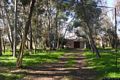 San Sperate: chiesa campestre di Santa Barbara: nel parco arrivo alla chiesa