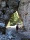 Cala Goloritzè: massi calcarei appoggiati a formare un arco sul sentiero per Cala Goloritzè