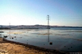 Arrivo a Sant’Antioco-Sulla destra dell’istmo il mare e sullo sfondo il paese di Sant’Antioco