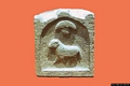 Sant’Antioco-stele funeraria con la rappresentazione di un agnello (Museo di Cagliari)
