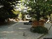Santu Lussurgiu-San Leonardo de Siete Fuentes: piazzetta centrale con l’imbocco della via che porta alle sorgenti