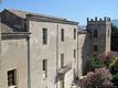 Serdiana-Casa Cascassona nota anche come Castello Roberti: muro di cinta con una torre merlata Serdiana-Casa Cascassona nota anche come Castello Roberti: muro di cinta con una torre merlata