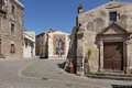 Silanus-Facciata della chiesa con il murale dedicato a Tiu Nanneddu