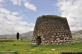 Silanus-Nuraghe di Santa Sarbana: esterno della torre del nuraghe