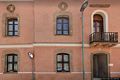 Simala-Casa Cancedda Deiana: i medaglioni in ceramica sulla facciata
