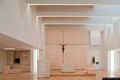 Sini-La nuova chiesa parrocchiale dedicata a Santa Chiara d’Assisi: interno verso il presbiterio