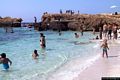 Is Arutas: scogliere ai lati della spiaggia
