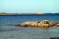 Siniscola-Capo Comino: scogli lungo la spiaggia di Capo Comino Siniscola-Capo Comino: scogli lungo la spiaggia di Capo Comino