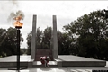 Sinnai-Il Monumento ai Caduti con il cippo acceso durante una commemorazione Sinnai-Il Monumento ai Caduti con il cippo acceso durante una commemorazione