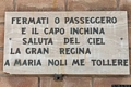 Sorso-Predugnanu: lapide sulla facciata della Cappella dedicata alla Vergine del Noli me tollere
