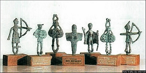 Bronzetti: arciere, soldato, Shardan-Marduk, la Grande Madre, sacerdote, ancora Shardan-Marduk, altro arciere
