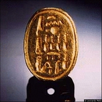 Sigillo in oro della regina Nefertiti trovato nel relitto rinvenuto a Uluburum Sigillo in oro della regina Nefertiti trovato nel relitto rinvenuto a Uluburum