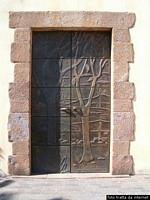 Teulada: chiesa di San Francesco: il portone della chiesa