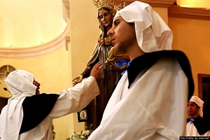 Teulada-Festa patronale della Madonna del Carmine: vestizione della statua della Madonna