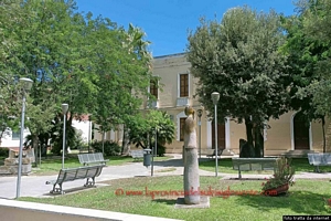 Teulada-Veduta del palazzo che ospita il Municipio