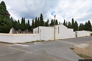 Teulada-La traversa che costeggia il muro di cinta del Cimitero Comunale