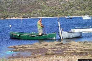 La Costa del Sud: il pescatori a porto di Malfatano