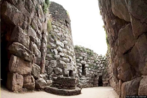 Torralba-reggia nuragica di Santu Antine: il cortile interno