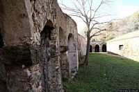 Ulassai-Chiesa romanica di Santa Barbara: il portici che accolgono i pellegrini