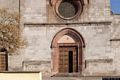 Ula Tirso: chiesa parrocchiale di Sant’Andrea Apostolo: portale con il rosone decorativo