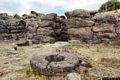 Uras-resti del nuraghe complesso Sa Domu Beccia: il pozzo nel cortile Uras-resti del nuraghe complesso Sa Domu Beccia: il pozzo nel cortile