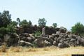 Uras-resti del nuraghe complesso Maringianu: vicino al nuraghe i due menhir