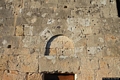 Usini-chiesa campestre di San Giorgio di Oleastreto: decorazione sopra il portale di ingresso
