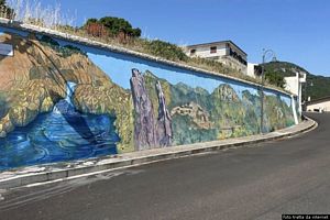 Ussassai-Il grande murale di Antonio Aregoni: veduta d'insieme