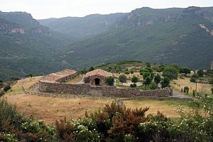Ussassai-Chiesa campestre del Santissimo Salvatore: veduta dall&rsquo;alto del complesso