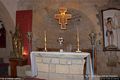 Villamar: chiesa romanica di San Pietro Apostolo: altare nella navata principale