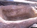 Villanova Monteleone: il nuraghe Appiu: vasca in tufo nella capanna 1a